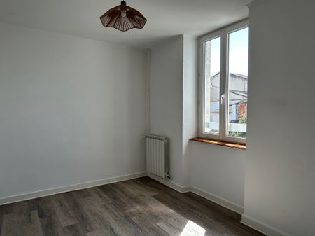 Location Appartement 4 pièces 83m² LAVARDAC 47230 - Photo 5