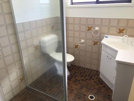 Sensational North Tamworth Unit - Photo 4