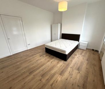 3 bedroom flat to rent - Photo 3