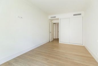 1 Bedroom Apartment with swimming pool, Janelas Verdes, Lisboa