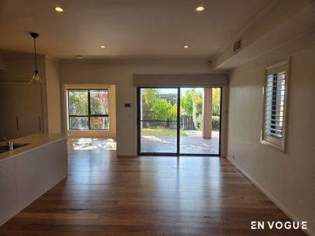 72 Peter Cullen Way, Wright ACT 2611 - Townhouse For Rent | Domain - Photo 2