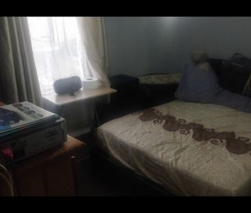 Room in a Shared House, Selby Road, E13 - Photo 3