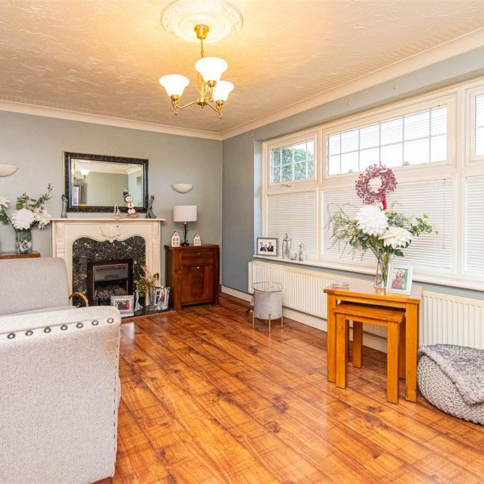 3 bed House - Detached To Let - Photo 1