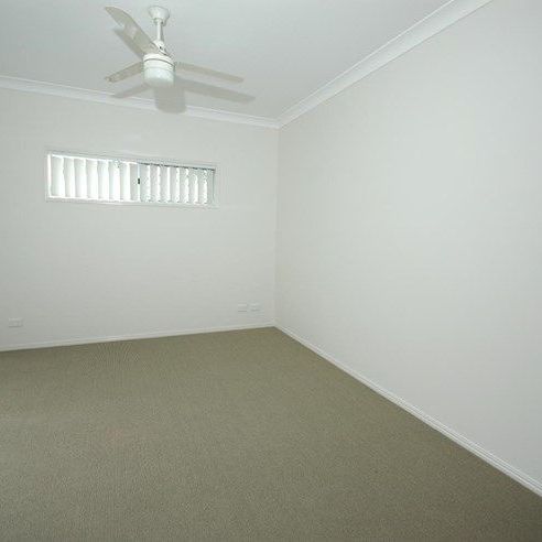 BEAUTIFUL FAMILY HOME WITH AIR-CONDITIONING CLOSE TO SHOPS - Photo 1