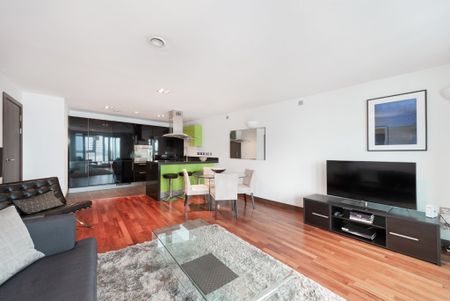 Bridges Court Road, London, SW11 - Photo 2