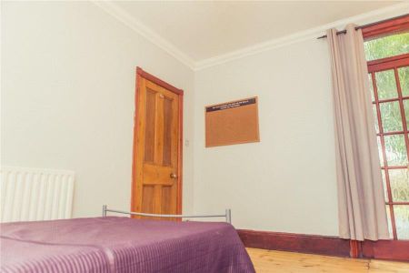 5 bedroom semi-detached house to rent - Photo 2