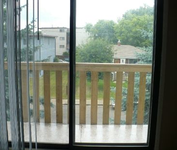 Pet Friendly 2 Bedroom Unit with In-Suite Laundry!! - Photo 1