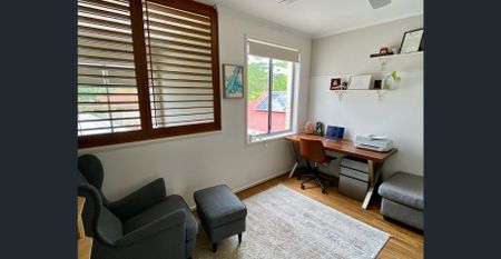 Comfortable and Convenient 3-Bedroom House with Indoor Spa and Outdoor Entertainment Area - Photo 5