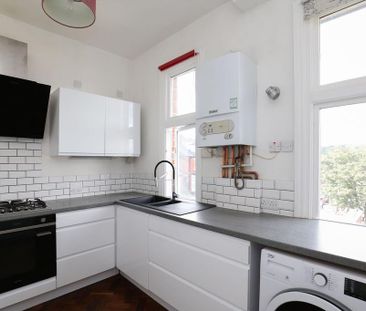 2 bedroom flat to rent - Photo 2