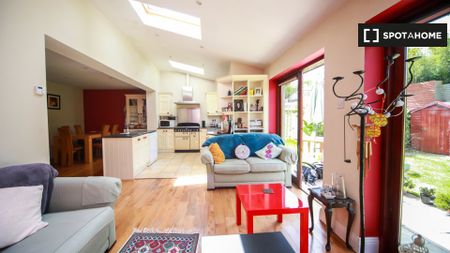 Snug room for rent in 3-bedroom house, Knocklyon, Dublin - Photo 4