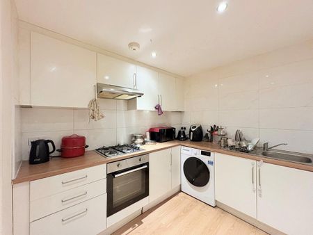 2 bedroom flat to rent - Photo 2