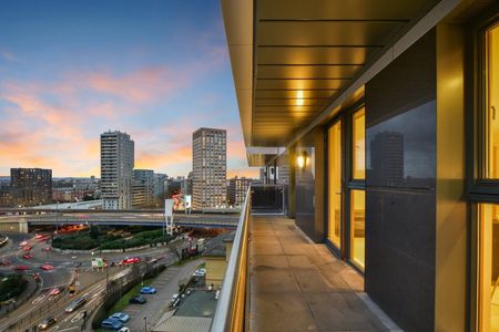 2 Bed Flat, Streamlight Tower, E14 - Photo 4