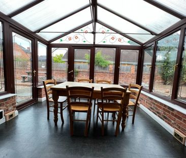 8 bed Detached House for Rent - Photo 3