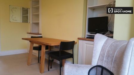 Cosy 1-bedroom apartment for rent in Terenure, Dublin - Photo 3