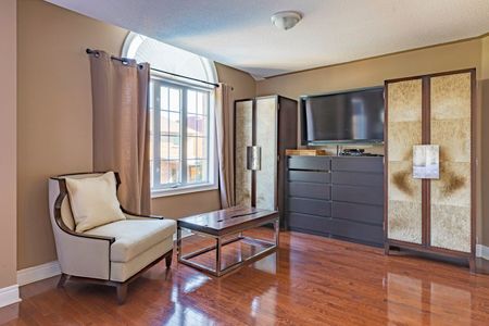 For Lease - 2472 Upper Valley Crescent, Oakville, Ontario - Photo 2