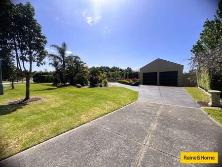 66-68 Brookvale Close, Beaconsfield, VIC 3807 - Photo 3