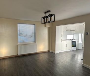 3 bedroom detached house to rent - Photo 2