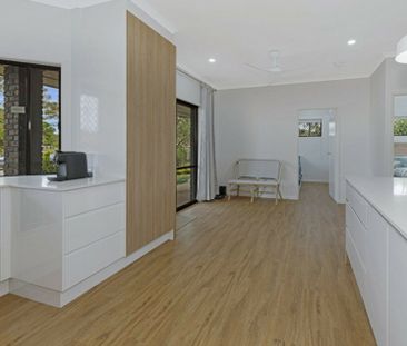 COASTAL COMFORT MEETS MODERN LIVING � BEAUTIFUL HOME IN MOORE PARK ... - Photo 3