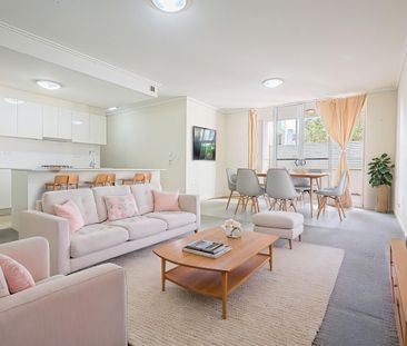 Spacious 3-Bedroom Apartment in Prime Rosehill Location - Walk to S... - Photo 1