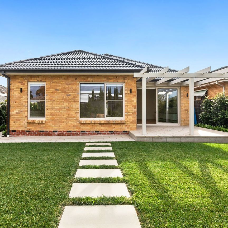 Luxurious Family Living in the Heart of Huntingdale! - Photo 1