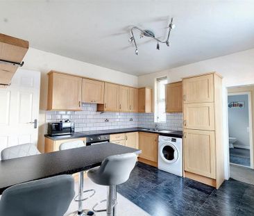 3 bedroom terraced house to rent - Photo 3