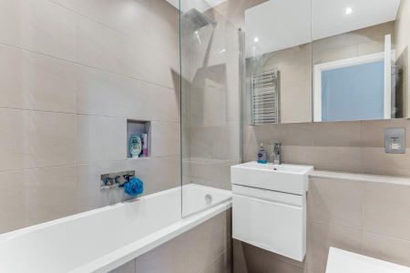 3 bedroom flat to rent - Photo 5