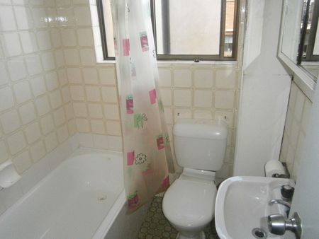 Two Bedroom Unit In Convenient Location - Photo 3