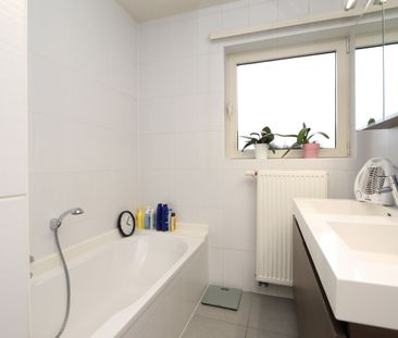 PRACHTIG INSTAPKLAAR RUIM APPARTEMENT MET PRIVETUIN - Foto 3