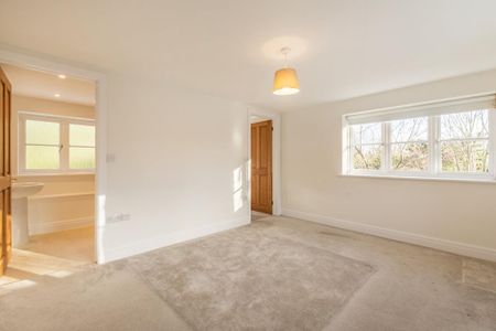 3 bedroom detached house to rent - Photo 2