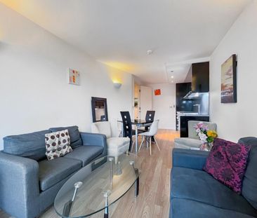 2 bedroom Flat To Let - Photo 1