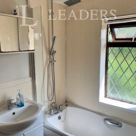 3 bedroom semi-detached house to rent - Photo 4