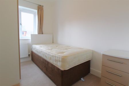 Jubilee Way, Bishops Tachbrook, Leamington Spa - Photo 2