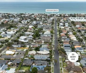 Charming Single-Level Home in a Prime Bayside Location - Photo 6