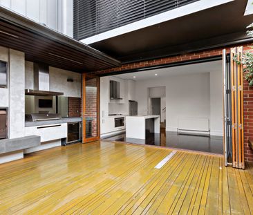 Beautifully Restored & Extended Family Home in Prime Hawthorn Location - Photo 2