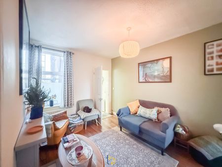 2 bed terraced house to rent in Queens Road, Hinckley, LE10 - Photo 3