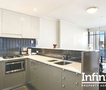 OVERSIZED ONE-BEDROOM IN PACIFIC SQUARE - Photo 3