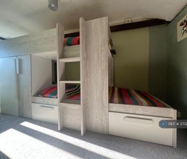 3 bedroom semi-detached house to rent - Photo 4