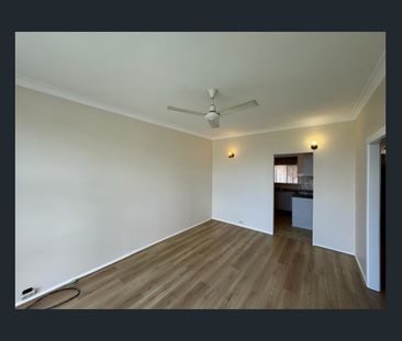 4 Bedroom + 1 Study and 2 Bathroom House in Glenfield for lease now - Photo 2