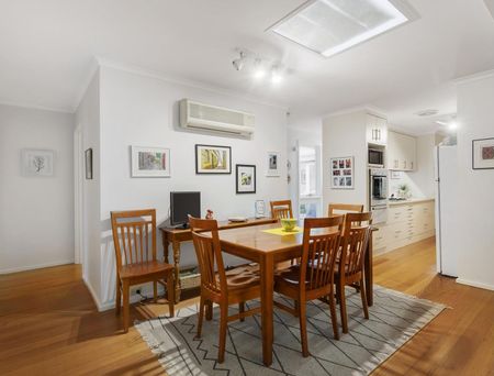 A FANTASTIC FAMILY HOME IN A GREAT LOCATION! - Photo 3