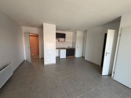 location Appartement T2 DE 47m² À CASTELGINEST - Photo 5