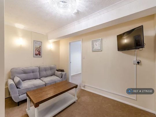 6 bedroom detached house to rent - Photo 1