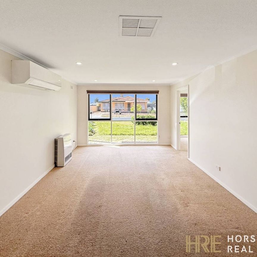 Spacious 4 bedroom Family Home in Horsham West - Photo 1