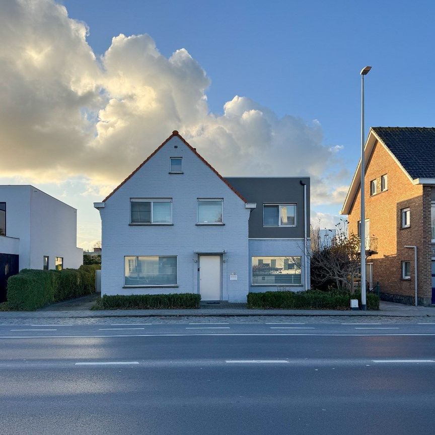 Villa met 4 slaapkamers, ruime garage en tuin op 704m² - Foto 1