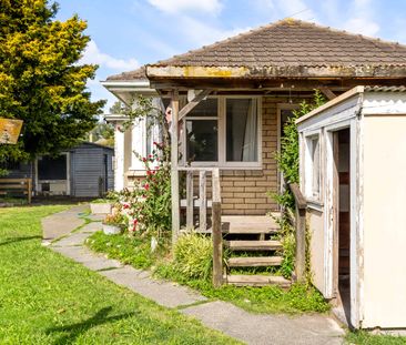 Home in the heart of the popular Elgin suburb - Photo 5