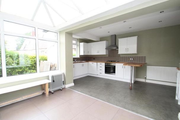 4 bedroom bungalow to rent - Photo 1