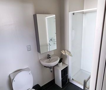 Convenient 1 bedroom on Taranaki - Photo 1