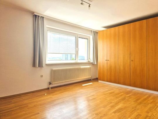 Perfekte Familienwohnung oder 3er WG in Uninähe! 89 m² inkl. Loggia im 8. Stock, teilmöbliert, Parkplätze beim Haus! - Foto 1