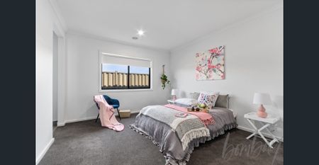 MODERN FAMILY HOME AND PERFECT LOCATION - Photo 2