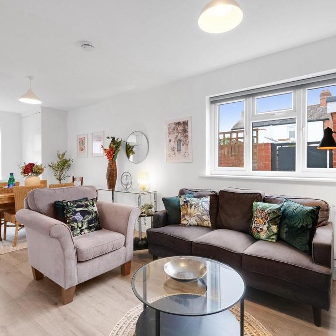 4 bedroom terraced house to rent - Photo 1