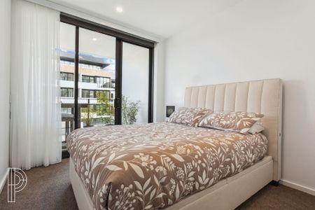 Luxurious 3-Bedroom Apartment in Prestigious Renaissance Development, Manuka - Photo 2